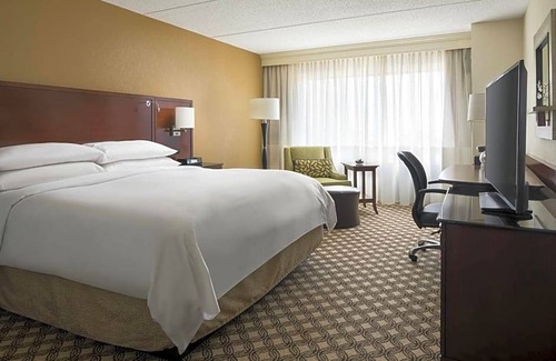 Naperville Hotel | Chicago Marriott Naperville