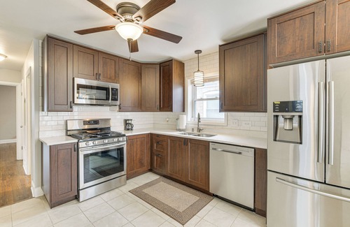 West Pullman Casa | Chicago Vacation Rental, 19 Mi to Downtown Area!