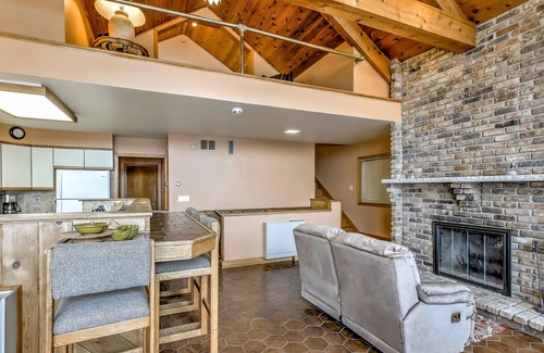 Stambaugh Casa | Chicagon Lakefront Cabin: Private Sauna & Dock with Rowboat - Near Ski Brule