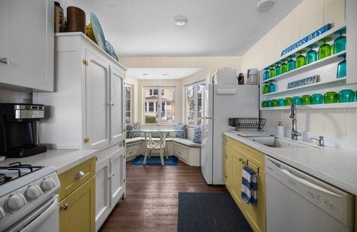 Suttons Bay Casa | Chick Coop Summary: R