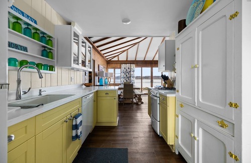 Suttons Bay Casa | Chick Coop Summary: R