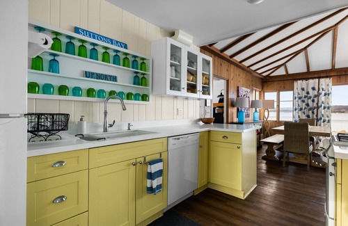Suttons Bay Casa | Chick Coop Summary: R