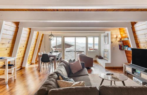 Tahoe Woods Casa | Chickadee by AvantStay Modern A-Frame Cabin