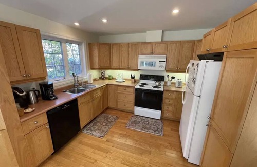Bar Harbor Condominio | Chickadee Cottage/ Footsteps from Acadia National Park and downtown Bar Harbor!
