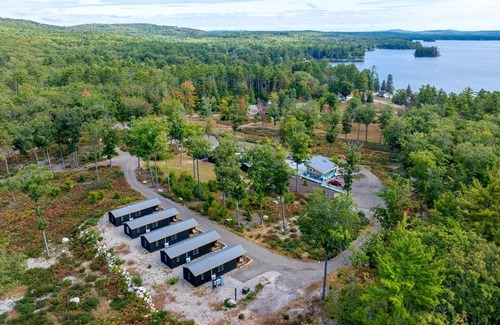 North Sebago Cabina | CHICKADEE - RESORT WITH 12 PROPERTIES. NATURAL POND FOR SWIMMING. CAFE ON SITE.