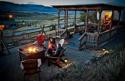 Pray Cabina | Chico Hot Springs Resort