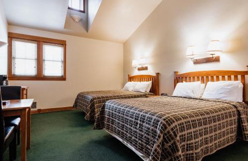 Pray Cabina | Chico Hot Springs Resort