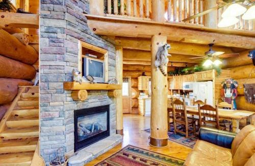 Gatlinburg - Pigeon Forge Hotel | Chief Big Log Cabin