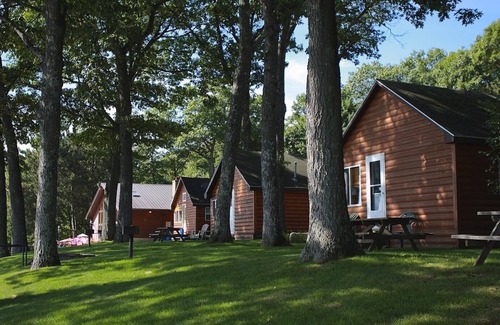 Chief Lake Cabina | Chief Lake Lodge Resort Cabin #4