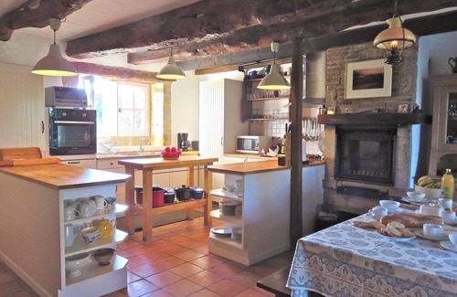 Caylus Otro | Cortijo de piedra apto para niños y mascotas con piscina privada en 2 acres