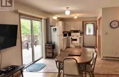 Algonquin Highlands Cabaña | Child Friendly w/ Private Beach & Epic Sunsets