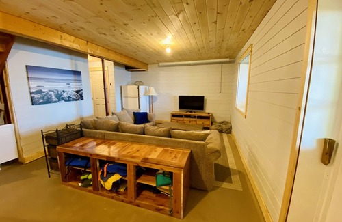 Algonquin Highlands Cabaña | Child Friendly w/ Private Beach & Epic Sunsets