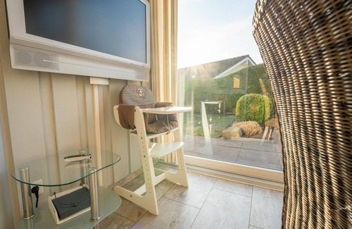 Norderteil Casa | Child-friendly 5-person wellness holiday home Treibholz with two showers and toilets, sauna, whirlpool, wood-burning stove, conservatory and canoe in Otterndorf