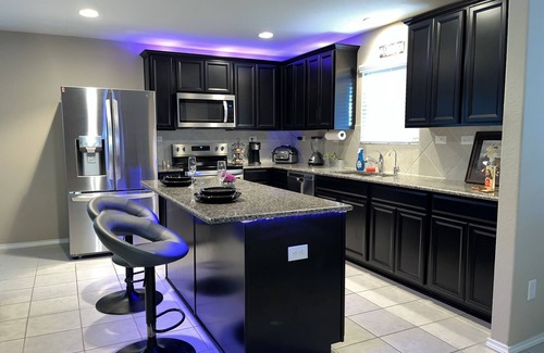 San Antonio Casa | Child Friendly Home + Pool/Hot Tub Near Six Flags SeaWorld And Iconic RiverWalk