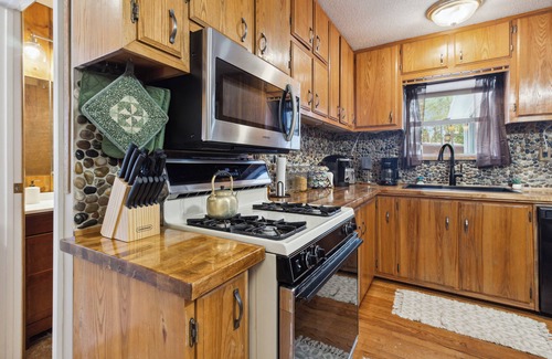 St. Helen Casa | Child/Infant/Pet friendly, Close to the Beach/Trails, Multiple Trailer Parking!