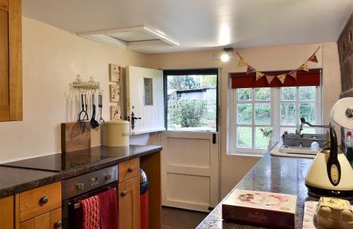 Hale Village Casa | Childe Of Hale Cottage - 27896