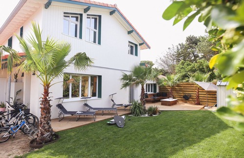 Capbreton Villa | 👨‍👩‍👧‍👦👨‍👨‍👧‍👦 Children's paradise! Luxury Garden Villa, Walk to Beach!