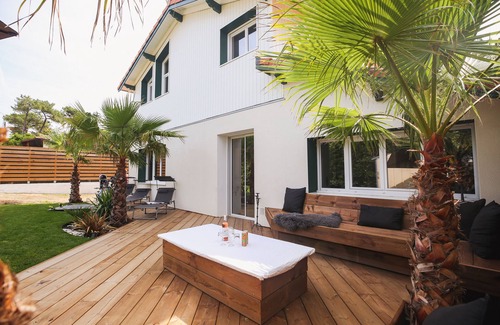 Capbreton Villa | 👨‍👩‍👧‍👦👨‍👨‍👧‍👦 Children's paradise! Luxury Garden Villa, Walk to Beach!