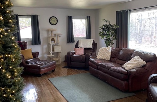 Ironwood Casa | Chill out with a charming 2-bedroom house in Ironwood with WiFi and AC