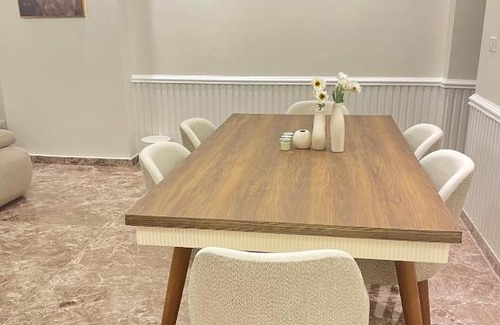 Al Rehab Apartamento | Chill Vibes 3 BR Apartment in Rehab City