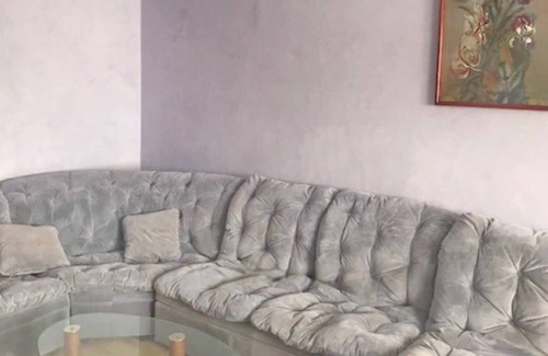 Qaarsut Apartamento | Chilly Abode Navigating Life in a Cold Apartment
