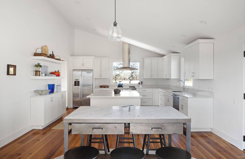 Chilmark Casa | Chilmark 4-bedroom house with WiFi, AC. Private South Shore Beach + Pond, Pets.