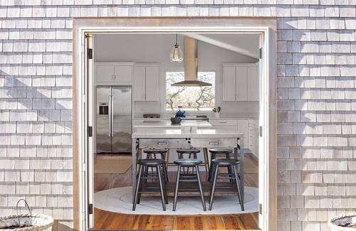 Chilmark Casa | Chilmark 4-bedroom house with WiFi, AC. Private South Shore Beach + Pond, Pets.
