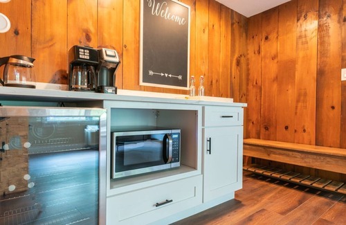 Lambertville Casa | Chimney Hill - 03) Second Floor Suite 3