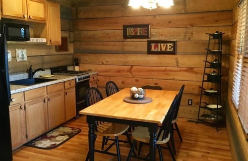 Sautee Nacoochee Cabina | Chimney Mtn 1 | 2BR Cabin, Dog Friendly, Fireplace, Covered Hot Tub. Near Helen