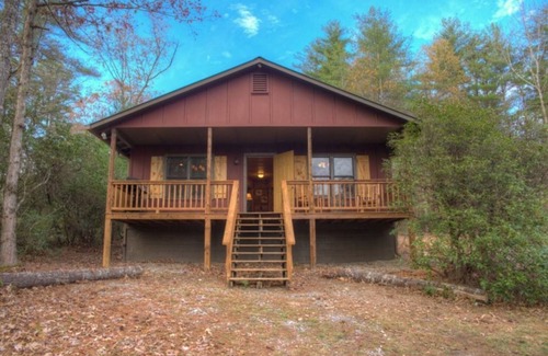 Sautee Nacoochee Cabina | Chimney Mtn 1 | 2BR Cabin, Dog Friendly, Fireplace, Covered Hot Tub. Near Helen