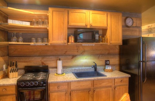 Sautee Nacoochee Cabina | Chimney Mtn 3 | Dog Friendly Cabin with Covered Hot Tub and Hot Tub. Near Helen