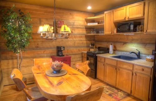 Sautee Nacoochee Cabina | Chimney Mtn 3 | Dog Friendly Cabin with Covered Hot Tub and Hot Tub. Near Helen