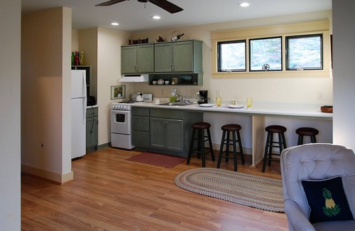 Hendersonville Casa | New Mountain Top Cottage con lavadora y secadora