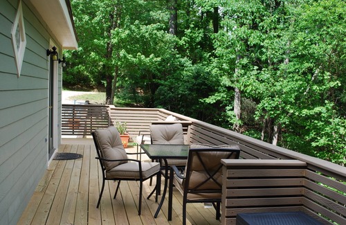Hendersonville Casa | New Mountain Top Cottage con lavadora y secadora