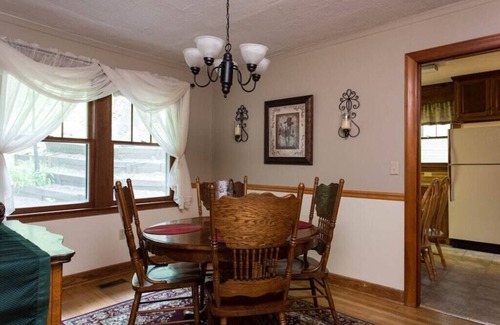 Chimney Rock Casa | El centro de Chimney Rock! Vista de chimenea - Carolina Properties