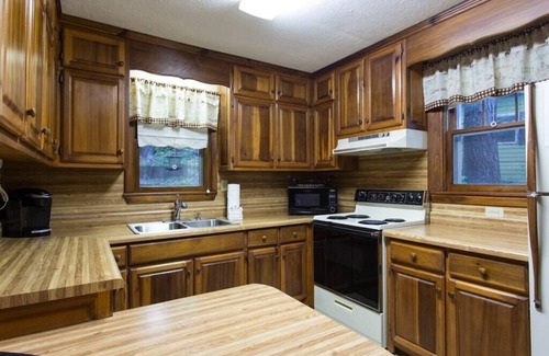 Chimney Rock Casa | El centro de Chimney Rock! Vista de chimenea - Carolina Properties
