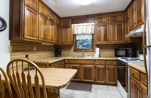 Chimney Rock Casa | El centro de Chimney Rock! Vista de chimenea - Carolina Properties