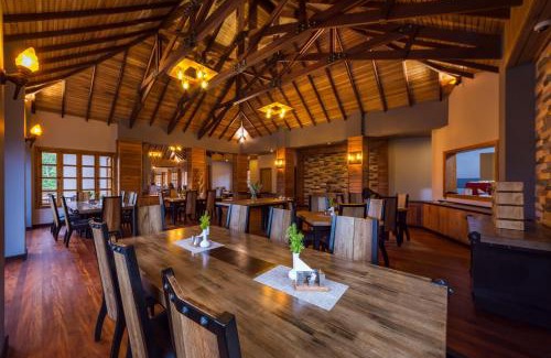 Fort Portal Cabina | Chimpundu Lodge