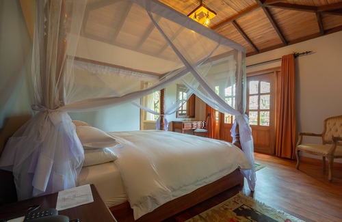 Fort Portal Cabina | Chimpundu Lodge