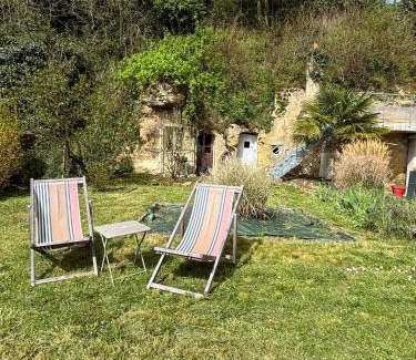 Chinon Casa | Chinon centre maison 8 personnes avec jardin vue sur Chinon - Gîte Le bout du monde