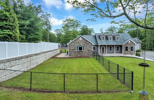 Cresco Casa | Chip's Pocono Escape | Pool w/ Slide | Hot tub