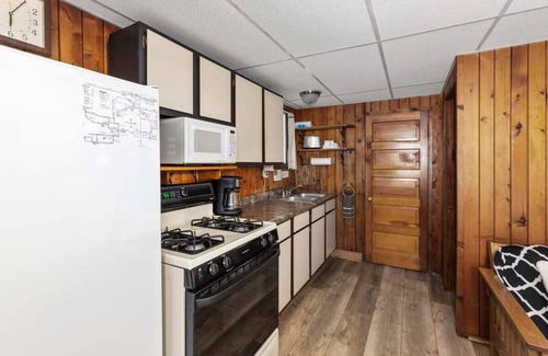 Chippewa Lake Cabina | Chippewa Bluffs Resort - 2BR 2BA Cabins