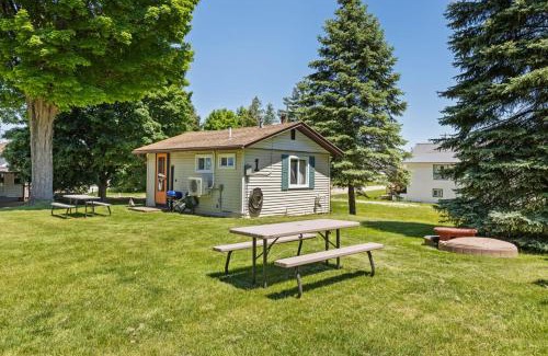 Chippewa Lake Casa | Chippewa Bluffs Resort Combined 3BR 3BA Cabins