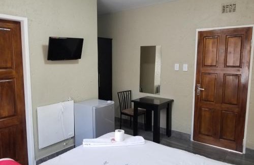 Greater Johannesburg Metropolitan Area Hotel | Chisam Guest Lodge Pty Ltd