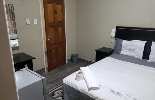 Greater Johannesburg Metropolitan Area Hotel | Chisam Guest Lodge Pty Ltd