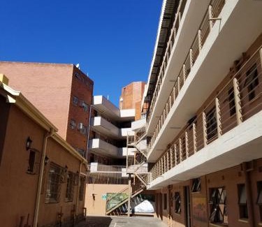 Greater Johannesburg Metropolitan Area Hotel | Chisam Guest Lodge Pty Ltd