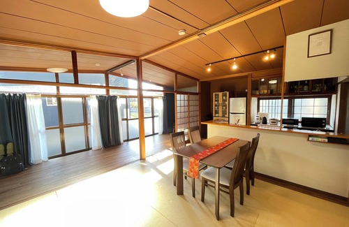 Kita Ward Casa | Chitose|5 min. from station|Spacious old house that feels like home|Max 7 people|Free parking|Garden with BBQ|Kurashiki 10 min.