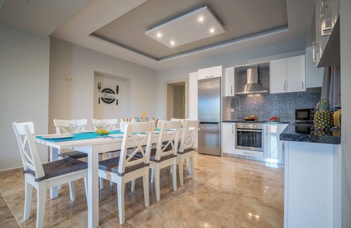 Fiolitis Villa | Villa Chloe de 4 dormitorios con piscina privada y vista al jardín