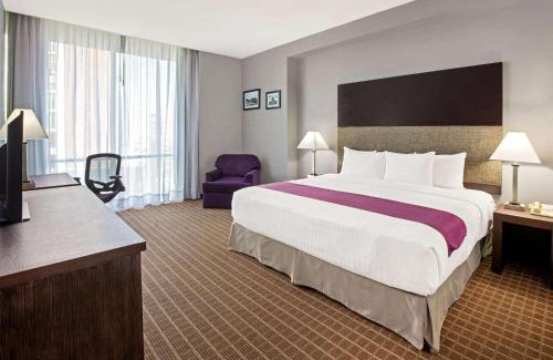 Centro de Monterrey Hotel | CHN Hotel Monterrey Centro, Trademark Collection by Wyndham