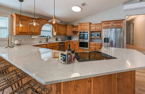Clinton Casa | Choctaw Bay Getaway ~ lakefront + pool